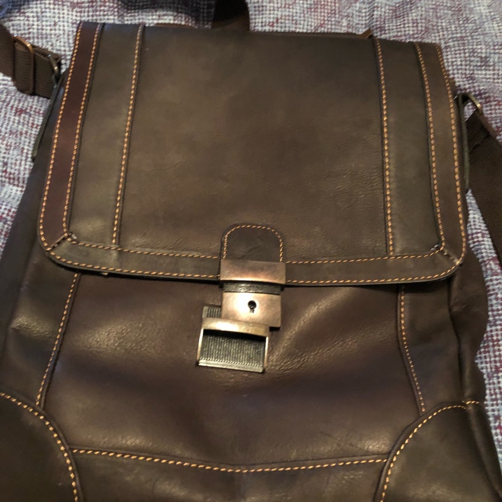 Leather shoulder bag